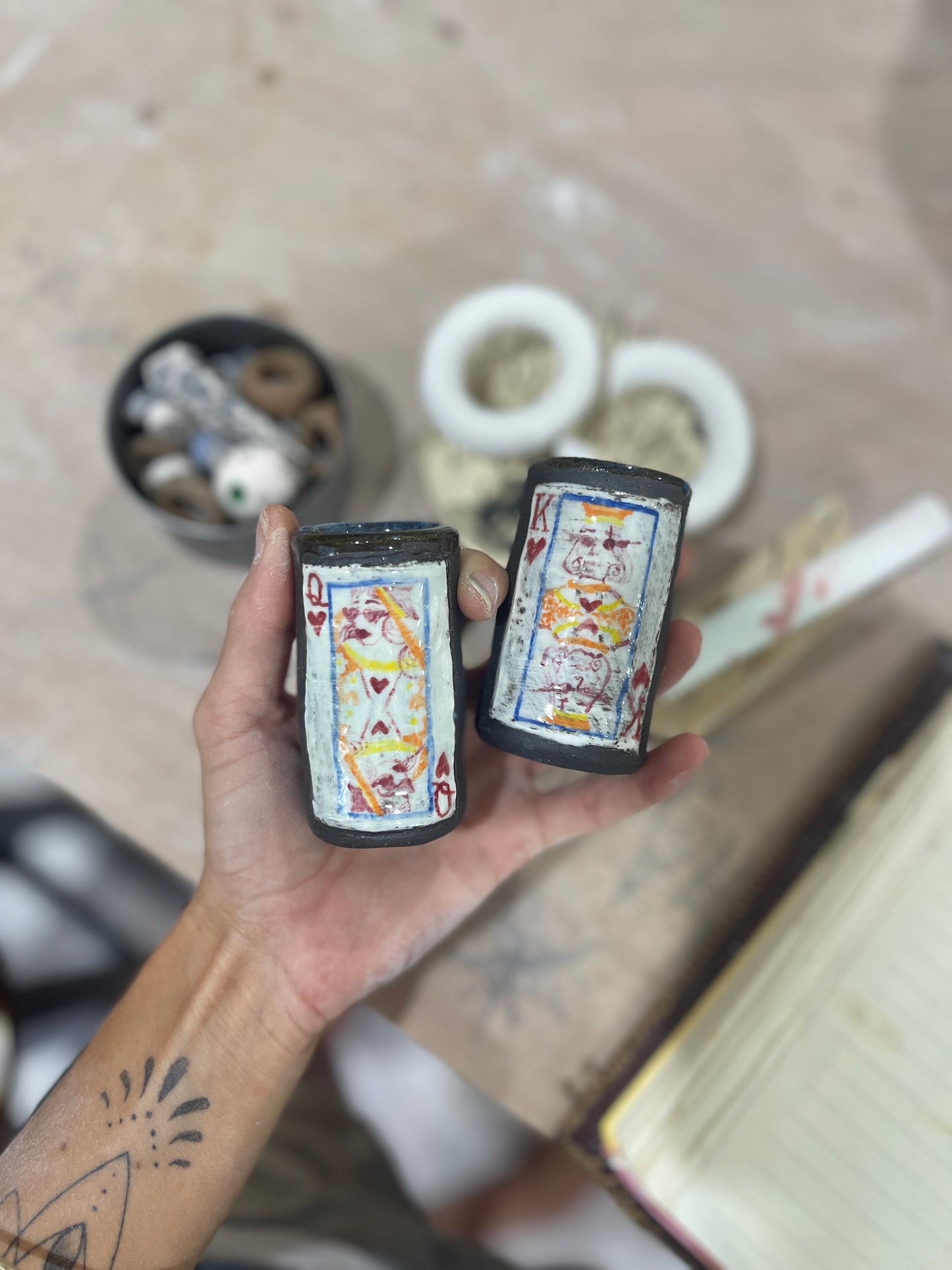 KING AND QUEEN FLOWER VASE/SHOT GLASS SET